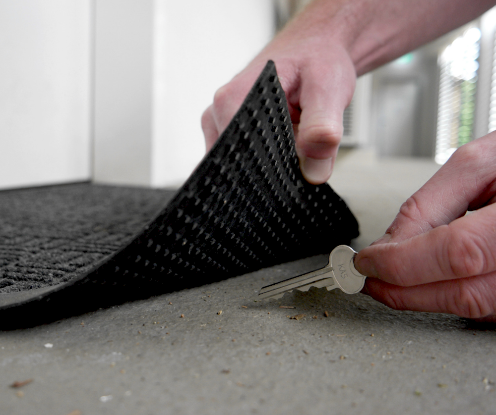 Sleutel onder de deurmat