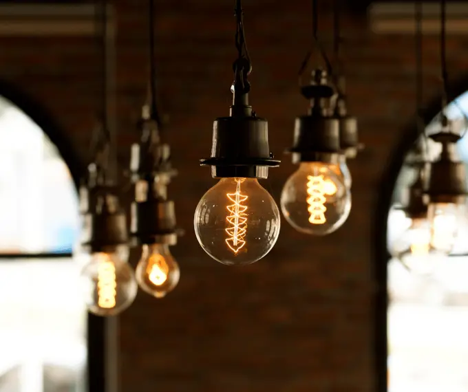 Flikkerende lampen? Wat kan je zelf doen en wat laat je doen?