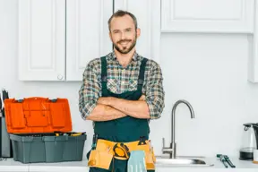 Waar moet je op letten bij het boeken van een loodgieter om oplichting te voorkomen