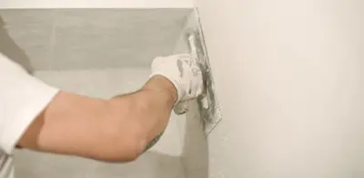 Stucen over tegels