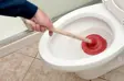 Hoeveel kost het om een ​​toilet te laten ontstoppen?
