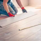 Wat kost het laten leggen van een laminaat vloer?
