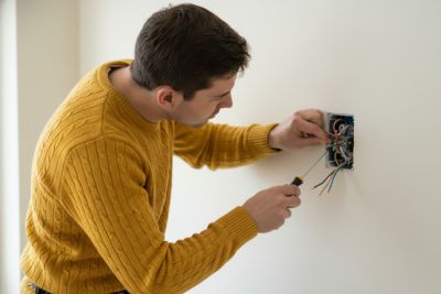 Schakelaar laten aansluiten of repareren