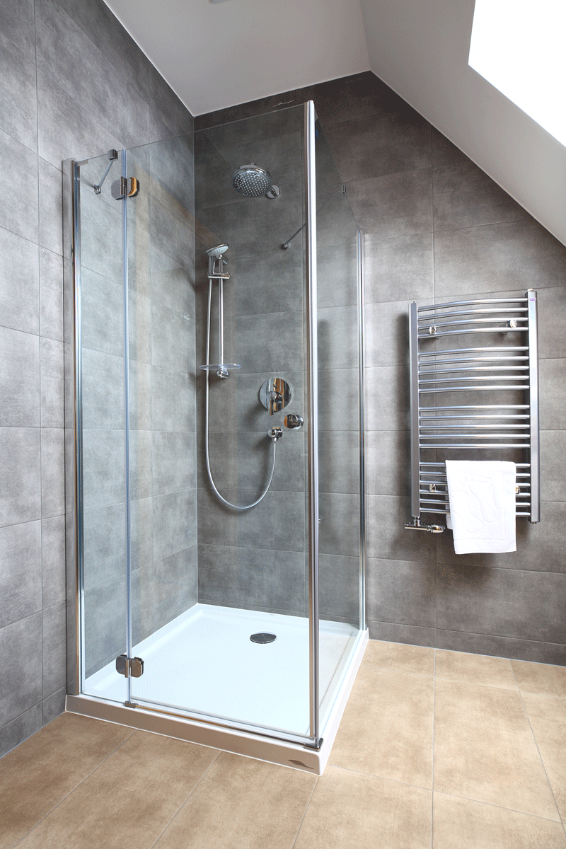 Douchecabine laten plaatsen? Boek een loodgieter via Zoofy