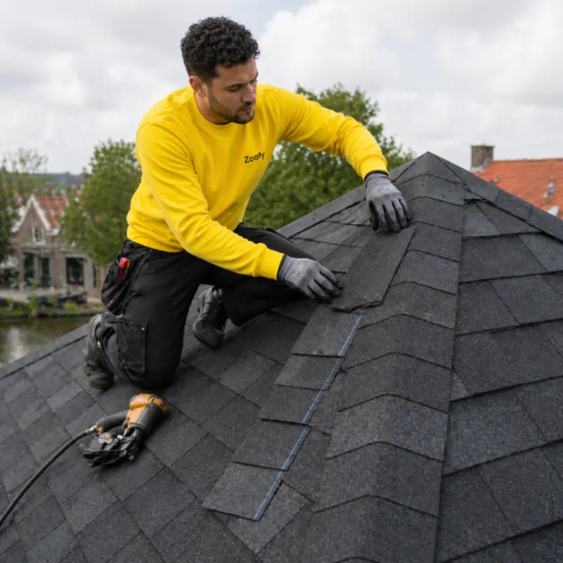 Dakshingles op piramidedak laten leggen