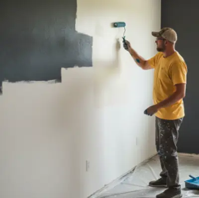 Donkere muur licht laten verven